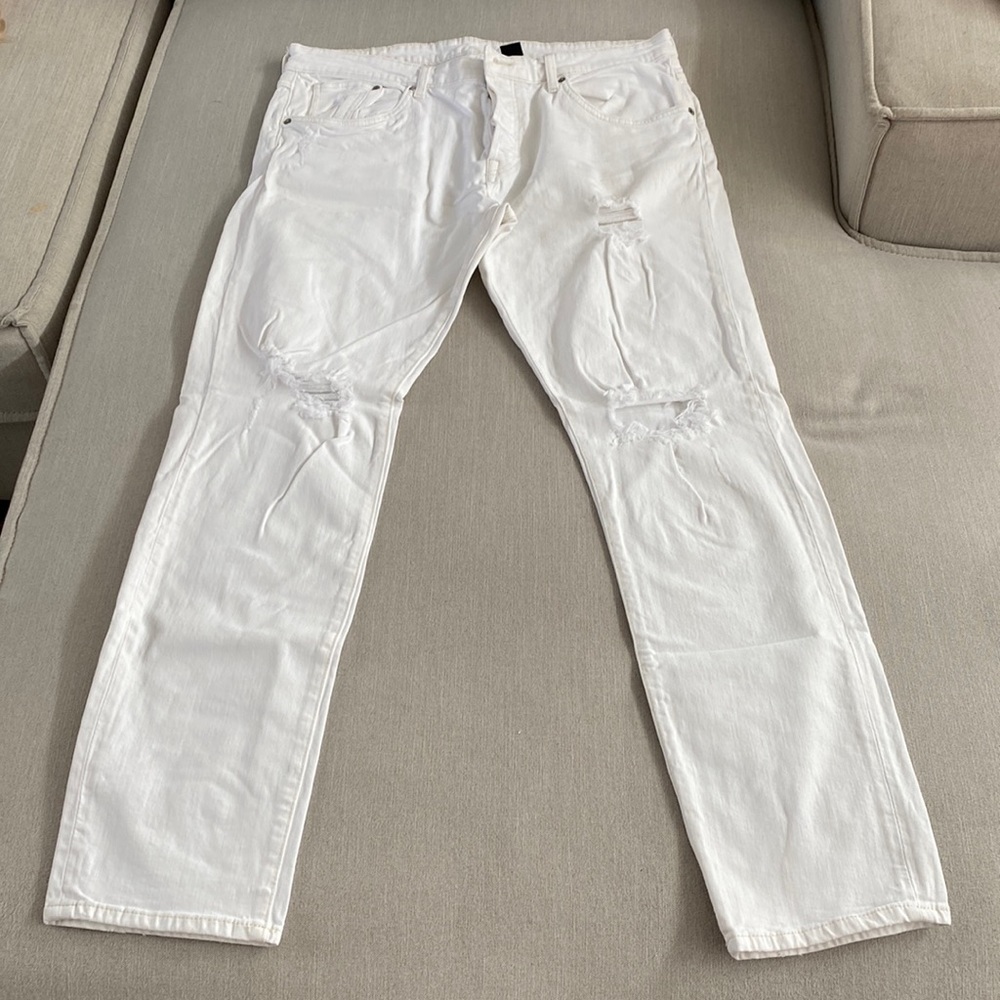 Picture shows wrinkling, but very nice straight leg jeans when ironed